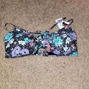 NWT key hole bikini top with adjustable straps sz M
